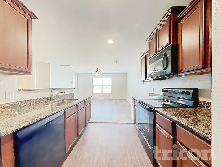 7918 Distant Harbor Rd — Photo 12