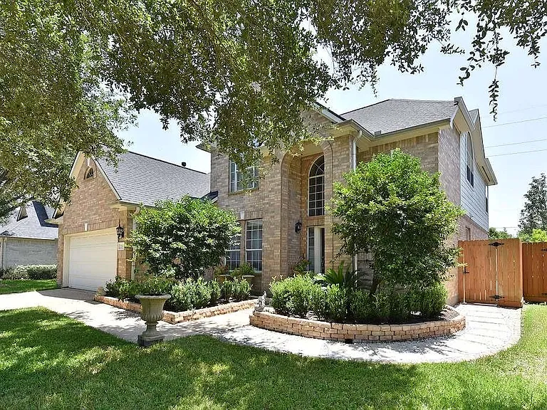 22121 Atwater Canyon Ln — Photo 1