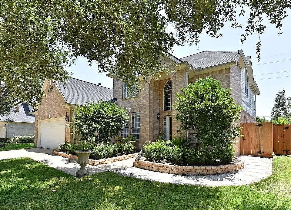 22121 Atwater Canyon Ln