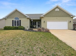 900 Reagan Dr, Saint Joseph, IL 61873