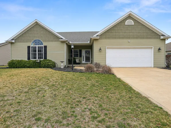900 Reagan Dr, Saint Joseph, IL 61873
