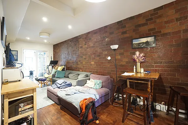 Rented by Rennit Inc. | media 3