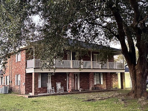 3rd image of 412 Oak Ln