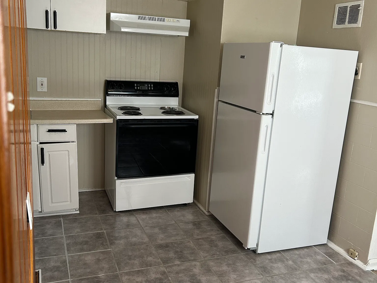 3 bed, 866 sqft, $1,600 — Photo 2