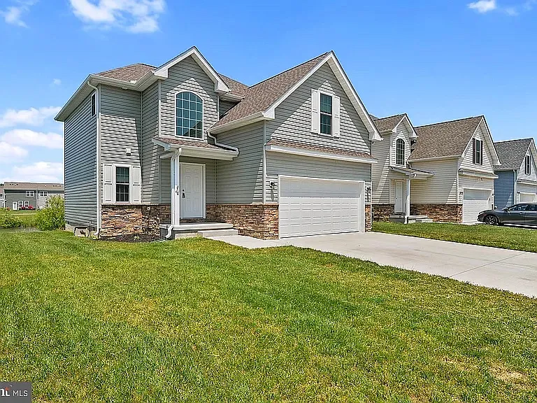 46 Black Cherry Dr — Photo 1
