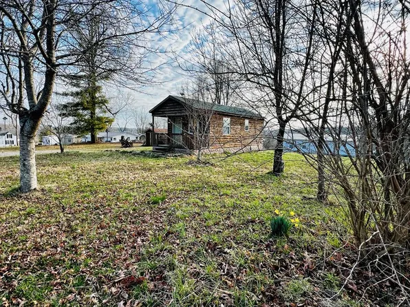 28 Cottage St, Crossville, TN 38571
