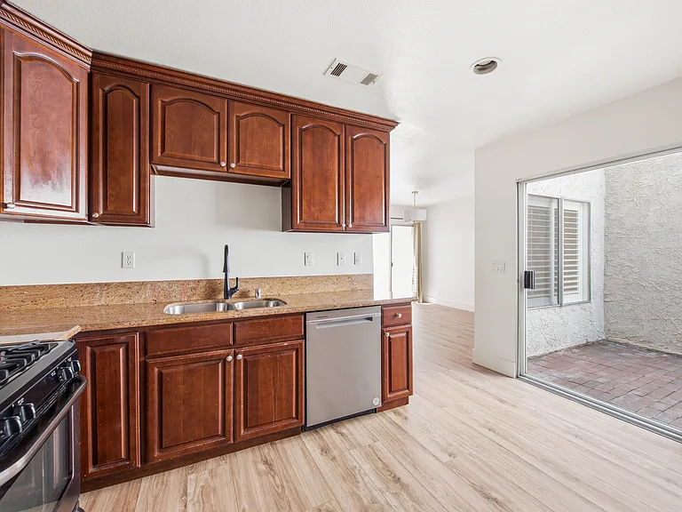 238 N Via Colinas — Photo 9