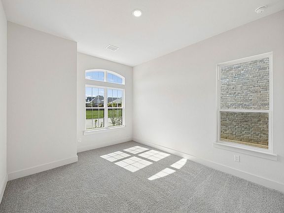 5th image of 1012 Mill Ridge Dr