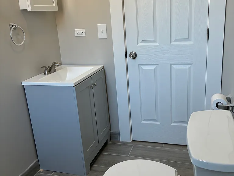 1542 Victoria Ave #2 — Photo 9