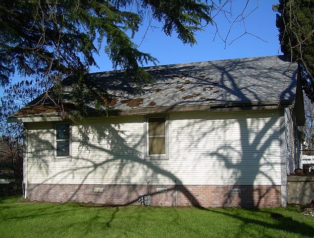 2nd image of 464 Macedo Rd