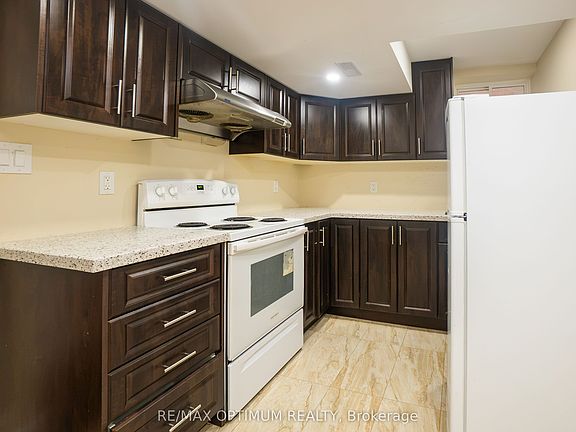 3rd image of 9 Fenchurch Dr #Basement