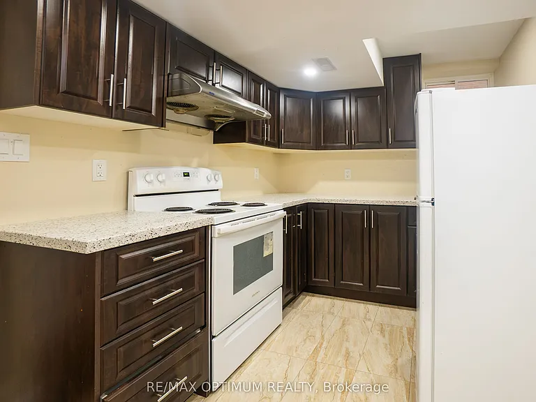 9 Fenchurch Dr #BASEMENT — Photo 3