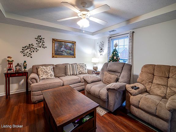 5th image of 825 Garden Pointe Dr
