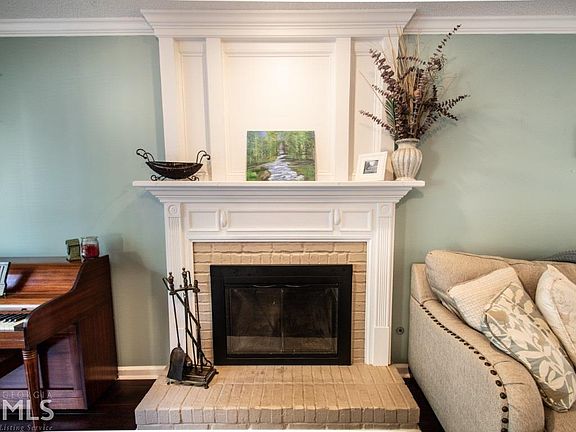 5th image of 1008 Crown Corners Dr