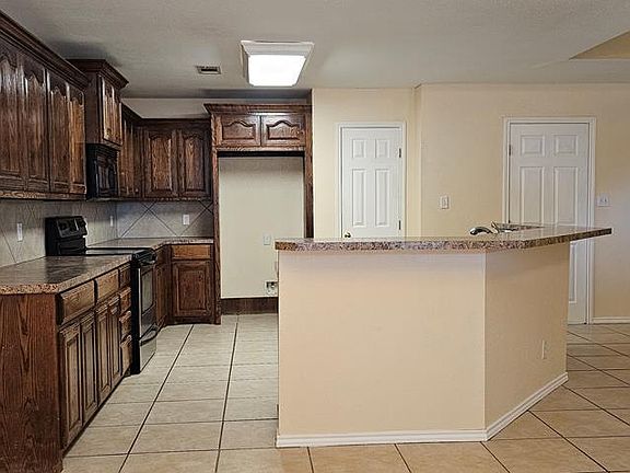 5th image of 3806 Monty Dr
