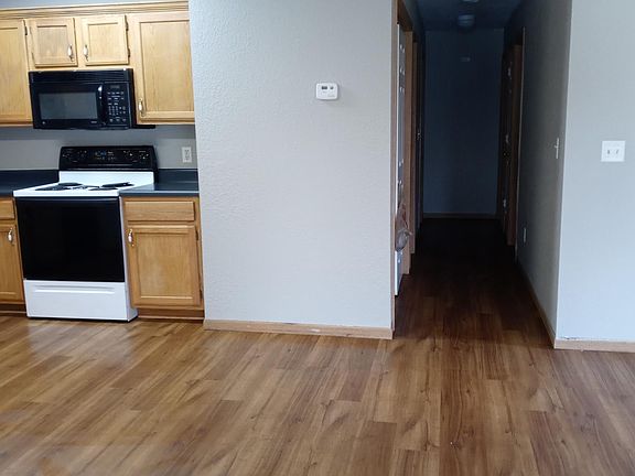 2nd image of 515 NW Woodbury Dr