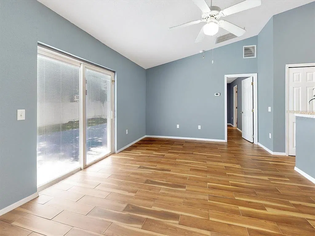 4 bed, 2.0 bath, 1330 sqft, $1,800 — Photo 3