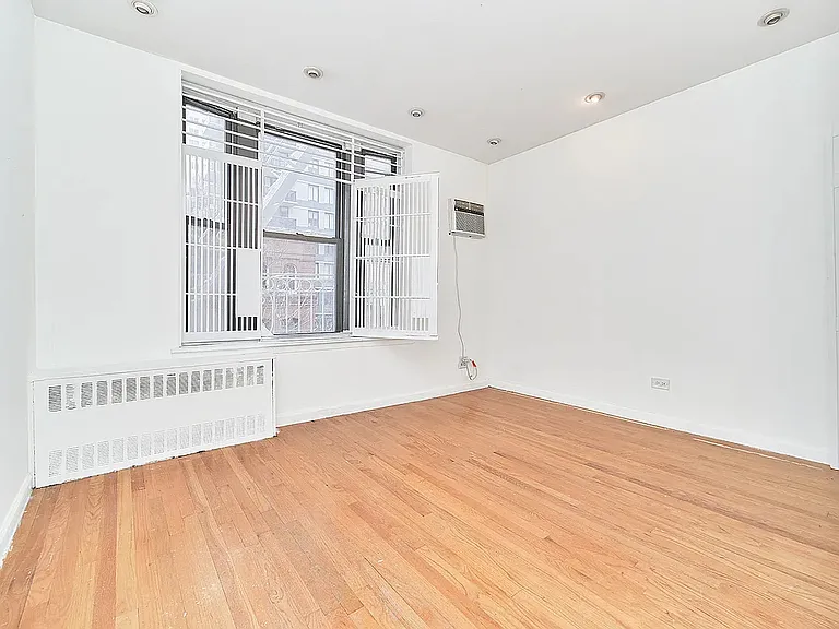 152 E 22nd St #5-C — Photo 8