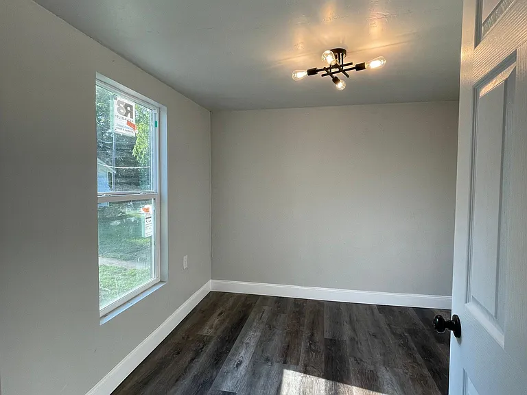 1317 E Broadway St — Photo 30
