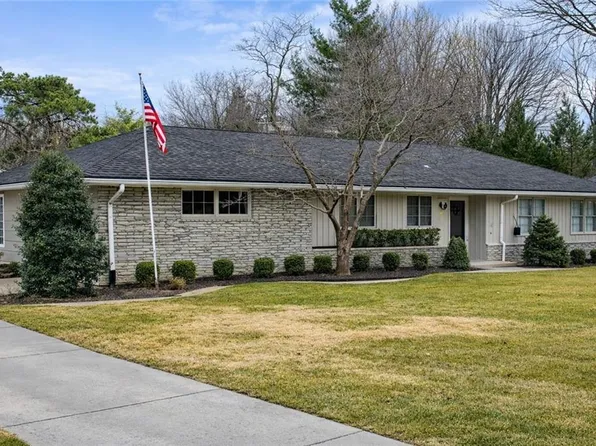 8033 Belinder Rd, Leawood, KS 66206
