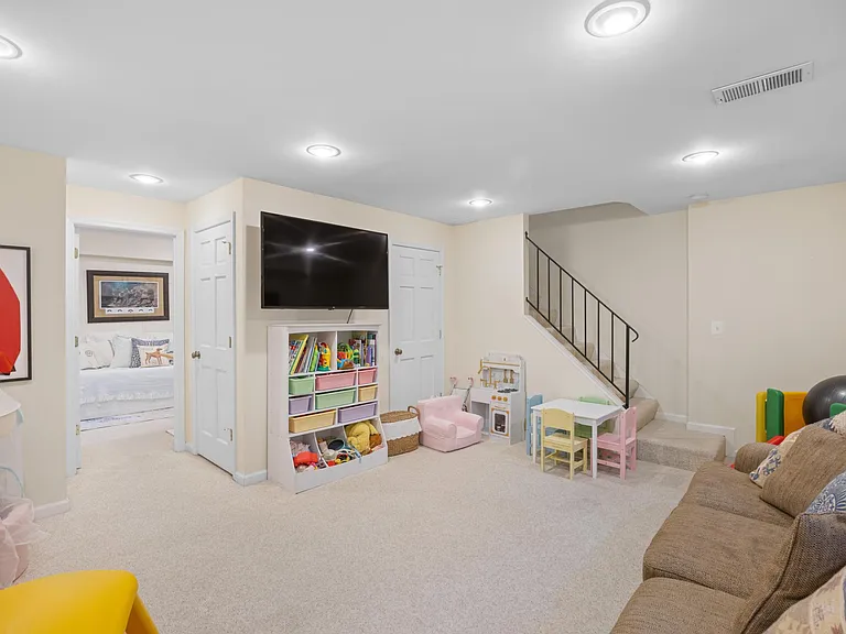 3203 S Stafford St — Photo 37