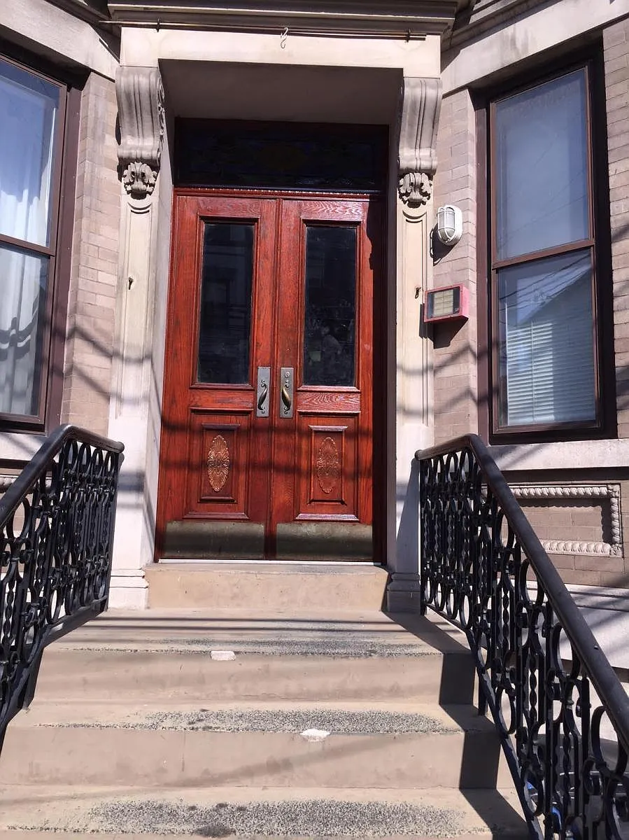Building Photo - 906 Willow Ave #3