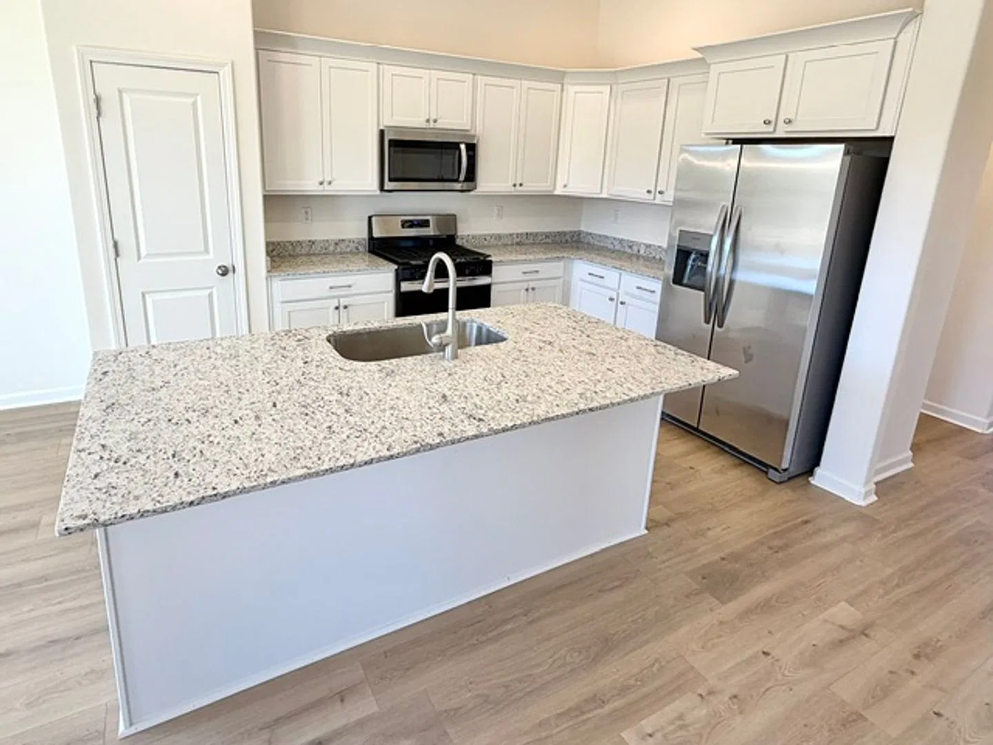 GreenWillowDr325 — Photo 4