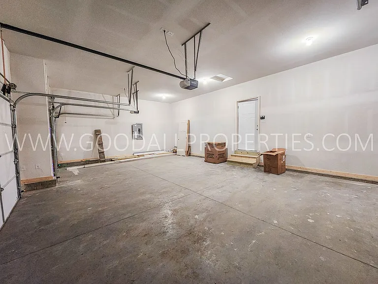 285 NW Morgan Ct — Photo 33