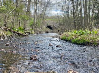 745 E Brookdale Rd, Bartonsville, PA 18321