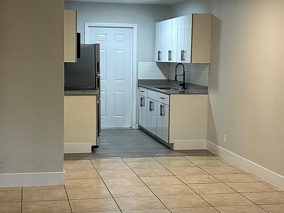 5th image of 720 NE 7th St APT 5