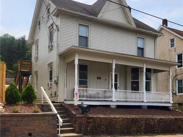 689 W Franklin St, Slatington, PA 18080