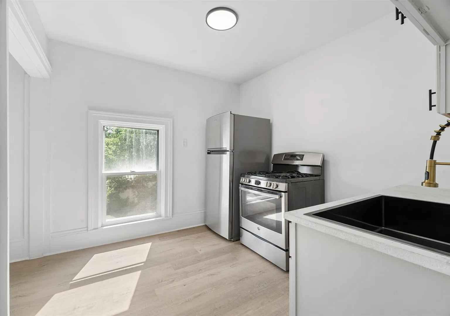 1 bed, 650 sqft, $950 — Photo 3