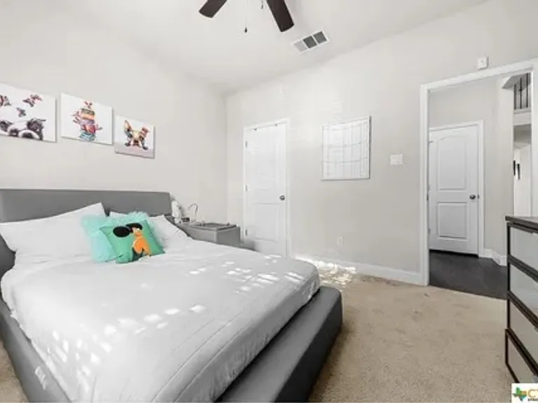 807 Old World Dr — Photo 17