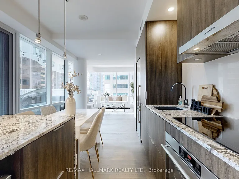 1 Bloor St E #520 — Photo 6