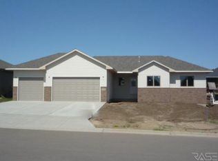 2704 Sunflower St, Brandon, SD 57005