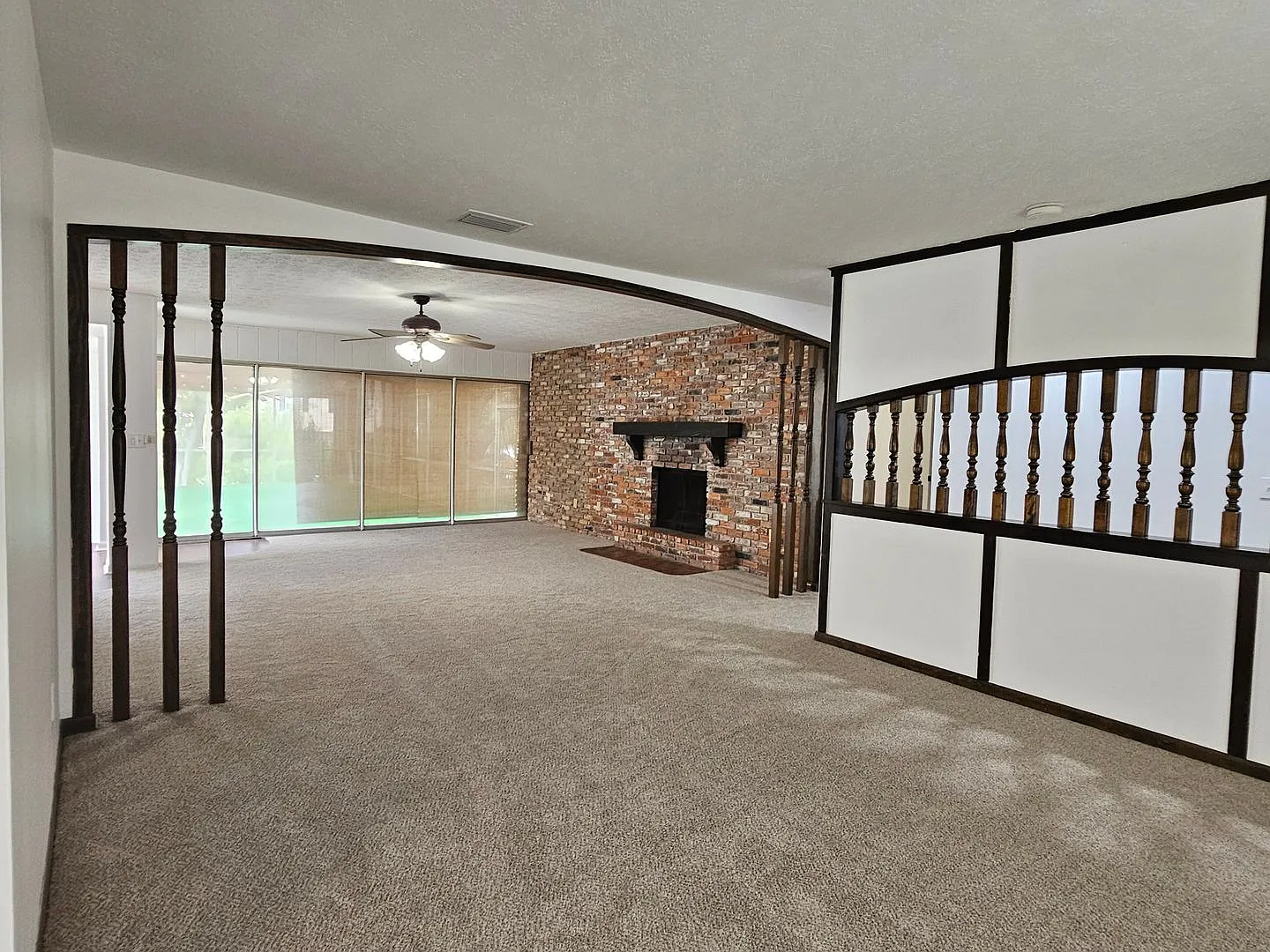 Available! Pool Home In Brandon! — Photo 3