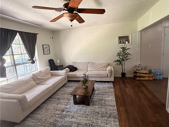3rd image of 904 S Olive Dr
