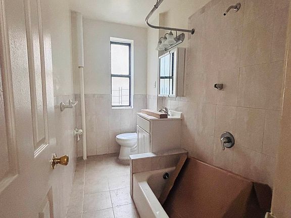 5th image of 621 W 172nd St APT 39