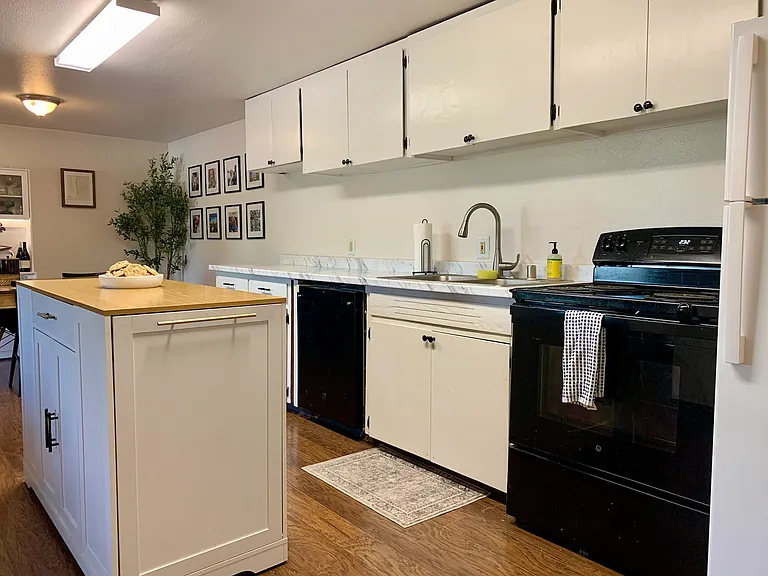 1725 NE Valley Rd — Photo 5