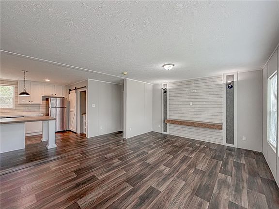 5th image of 121 Lee Road 597