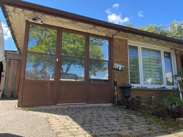 3412 Ellengale Dr, Mississauga, ON L5C 1Z4