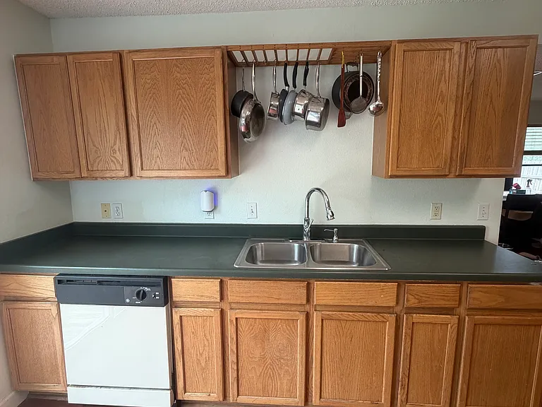 1208 Bradbury Ln — Photo 24