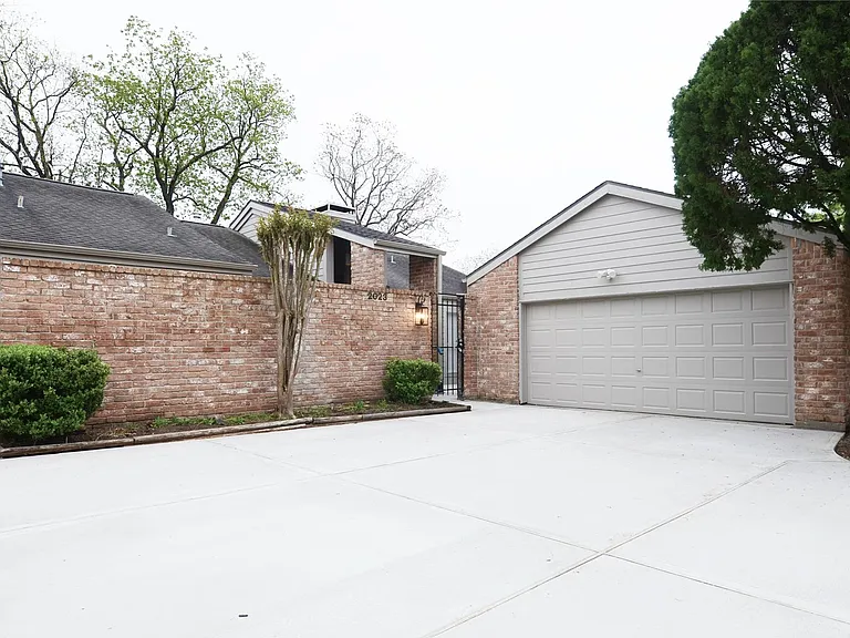 2023 Woodland Springs St — Photo 3