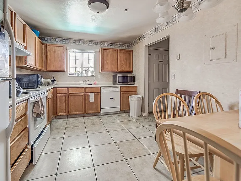 642 N 200 E #209 — Photo 7