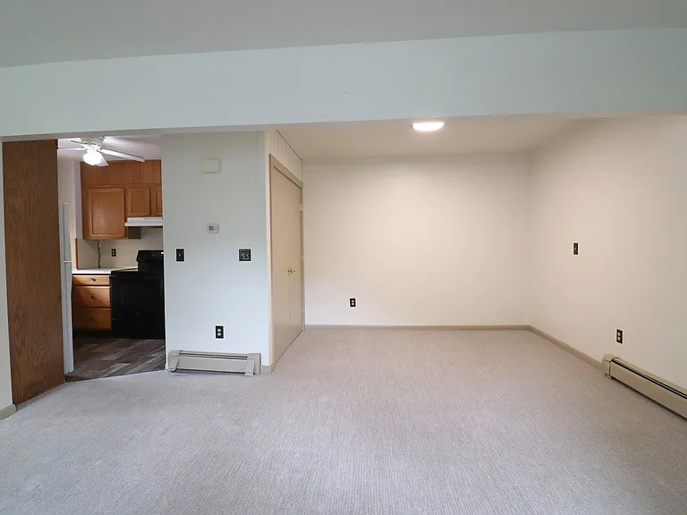 1752 Heilmandale Rd #W — Photo 8