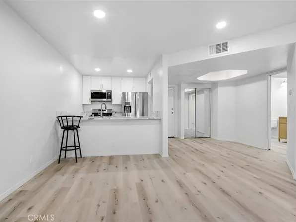 20253 Keswick St APT 207, Winnetka, CA 91306