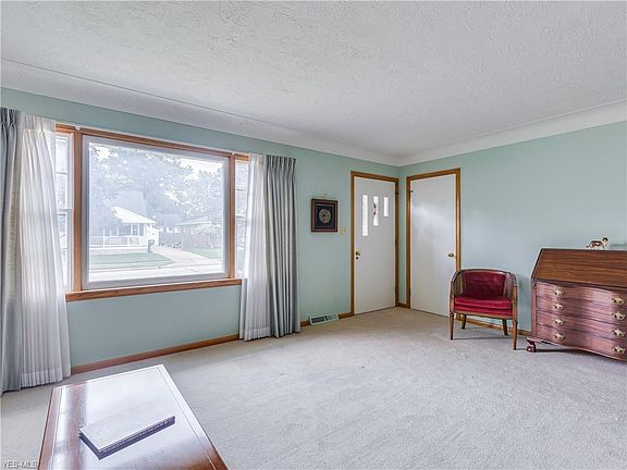 5th image of 730 Lehigh Ave