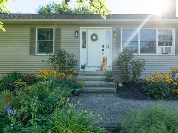 35 Oak Grove Drive, Brewer, ME 04412