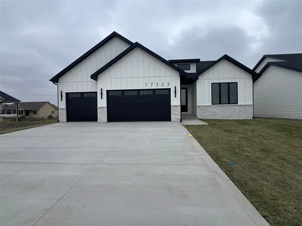 17323 Brookview Dr, Urbandale, IA 50322