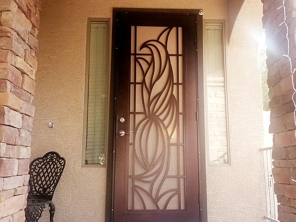 3rd image of 909 E Overlin Ln